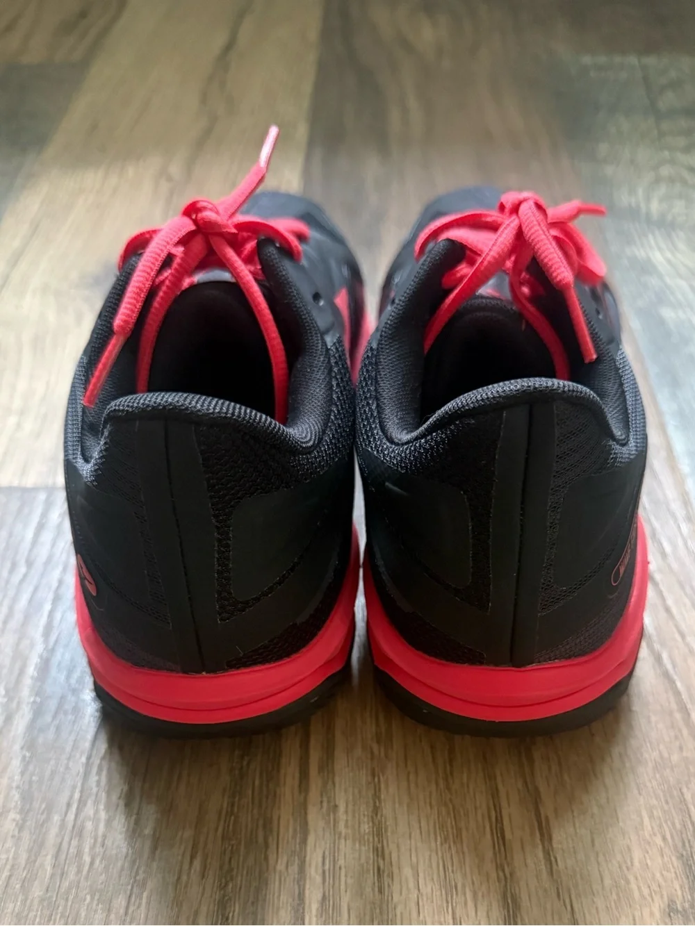 Mizuno Tennis Wave Exceed Light 2 Black and Red Men’s Size 7 shoes